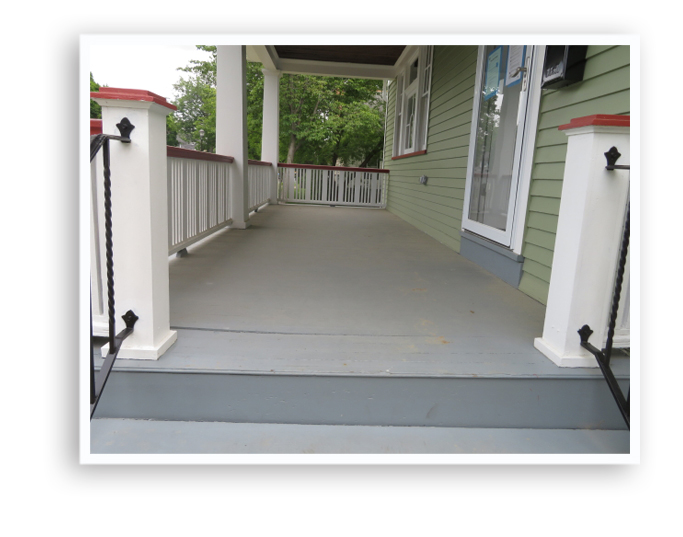 01B_109 Raymond_Porch_Display