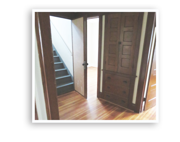 01J_1109 Raymond_HALLWAY_Display